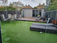 Sleeps5-ElizabethLine-FreeParking-SmartTV - B&B Romford