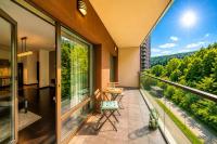 2nd floor apartment with mountain view (no A/C)
