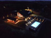 Natura Lux Holiday House with Pool and Jacuzzi - Chambres d'hôtes Veliko Trojstvo