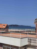 APARTAMENTO A 10m DE LA PLAYA DE SOMO CON PARKING Y ASCENSOR - Chambres d'hôtes Somo
