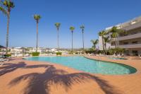 Sea-View 2BR with Pool near Porto de Mós Beach - Chambres d'hôtes Lagos