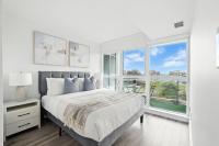 Modern 2BR Condo Stunning Views Walk Everywhere - Bed and Breakfast Toronto