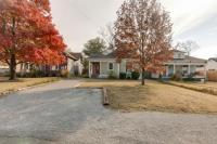 East Nash 3BR Fenced Yard , Deck , Parking , Pets - Bed and Breakfast Nashville