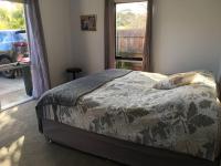 2 bedroom private unit with enclosed back yard - B&B Bairnsdale