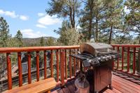 Authentic log cabin, mountain views, dog friendly - B&B Big Bear City