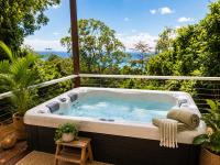 Sky: rainforest and ocean views with jacuzzi - Ferienwohnung Miallo