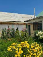 Stone Mountain Guest House - Bed and Breakfast Bokombayevskoye