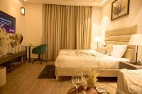 The Quiet Loft - Premium Studio with City Views - B&B Gurugram