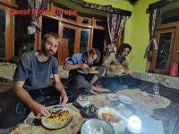 Raees Paying Guest House Naranag - B&B Narāyannāg