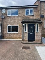 Stylish 3-Bed Stamford Home with Driveway - Chambres d'hôtes Stamford