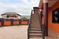 Stylish 1-Bedroom with AC, Starlink & Laundry - B&B Ahunjo