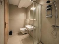 Prague Airport Studio with Kitchenette & Terrace - KindstaySuites - B&B Tuchoměřice