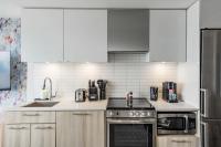 City View Condo Walk to Eaton Centre Sleeps 6 - Ferienwohnung Toronto
