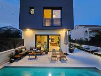 Family Villa L&S near the Sea - Vodice Area - B&B Srima