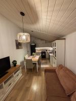 Upstairs Apartment - B&B Radwanice