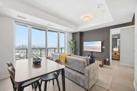 Sleek 2BR Condo with Balcony & Skyline Views - B&B Toronto