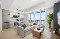 Sleek 2BR Condo with Balcony & Skyline Views - B&B Toronto