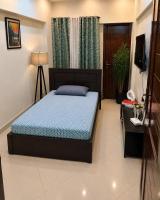 Cosy furnished brand new studio at Prime Location DHA Ph 6 - Ferienwohnung Karatschi