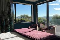 Estudio con vistas a las montañas