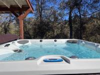 Scenic Serenity 50 acres/hot tub/game room - B&B Oakhurst