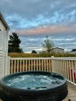 Merlin Point at Tattershall Lakes, Private Hot Tub & Entertainment Passes Included - Ferienwohnung Tattershall