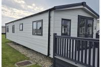3 Bedroom Cabin Sleeps 6 - Shared Pool & Hot Tub - B&B Malton