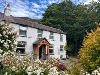 Elegant 4-Bed Pet-Friendly Retreat in Snowdonia - B&B Conwy
