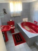 Sky Blue Guest House - B&B Mafikeng