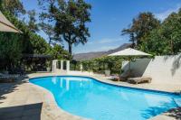 Stylish 2 Bedroom Cottage - Vineyard Views & Stunningly beautiful surroundings - B&B Cape Town