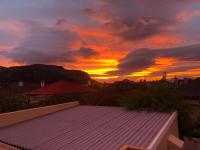 Treasure Trove - Stylish Mountain View Loft near Fish Hoek Beach - B&B Fish Hoek