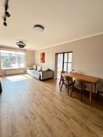 Urban Nest Apartment - Bed and Breakfast Almaty