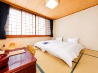 Zweibettzimmer mit eigenem Bad