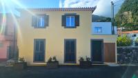 Casa Amarela do Redondo by Livontur Houses - B&B Seixal