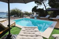 Beachfront Almare Retreat - Chambres d'hôtes Sukošan