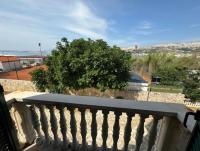 Apartment mit 3 Schlafzimmern und Balkon