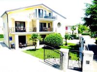Apartments Danex Aida - Bed and Breakfast