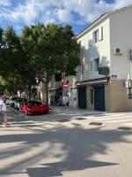 Lower Central Beach Apartment Baška Voda - Ferienwohnung Baška Voda