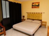Estudio con cama extragrande
