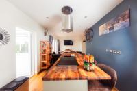 Elegant Seaview Cottage with Hot Tub 3 SH3 - Bed and Breakfast Carbost