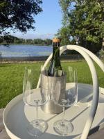 Riverside Apartment with Sauna & Terrace - B&B Pärnu