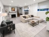 Bright Family Suite in North Vancouver with Private Entrance and Free Parking - B&B North Vancouver