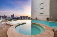 Stunning City Views from Modern 1BR Apartment King - Bed and Breakfast Darwin