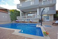 Comfort Two-Bedroom Apartment with Balcony and Sea View