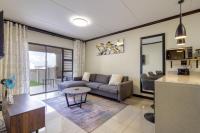 #AlimamaSpaces Blue Lake Serenity with full water backup - Bed and Breakfast Midrand