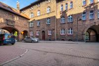 A Stylish Studio for Two in Historic Nikiszowiec by Noclegi Renters - Chambres d'hôtes Katowice