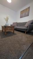 Fresh, Fully Equipped 4 Bedroom Home - Bed and Breakfast Corby