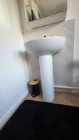 Fresh, Fully Equipped 4 Bedroom Home - Bed and Breakfast Corby