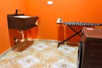 Cozy 1-Bedroom with Free Wi-Fi & In-Unit Laundry - B&B Kumasi