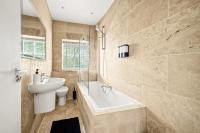 2 BR Apartment in Buxton, Hosted by Eason Stays with Private Entrance - Ferienwohnung Buxton