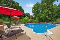 Hickory Hideaway: Pet-Friendly Haven w/ Fire Pit! - Chambres d'hôtes Hickory